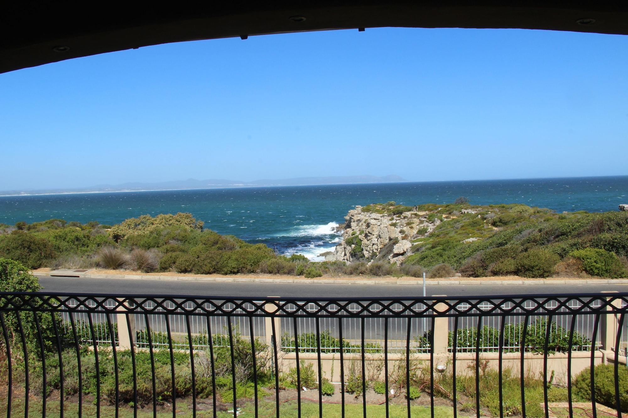 On The Cliff Guest House Hermanus Exterior foto